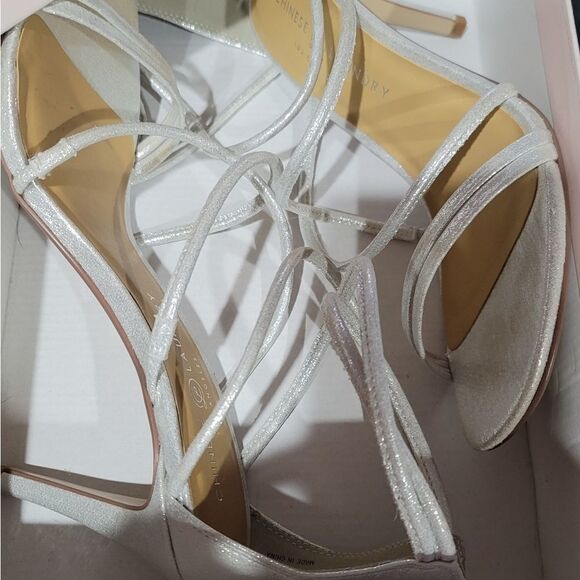 Chinese Laundry Strappt Heels - Picture 3 of 7